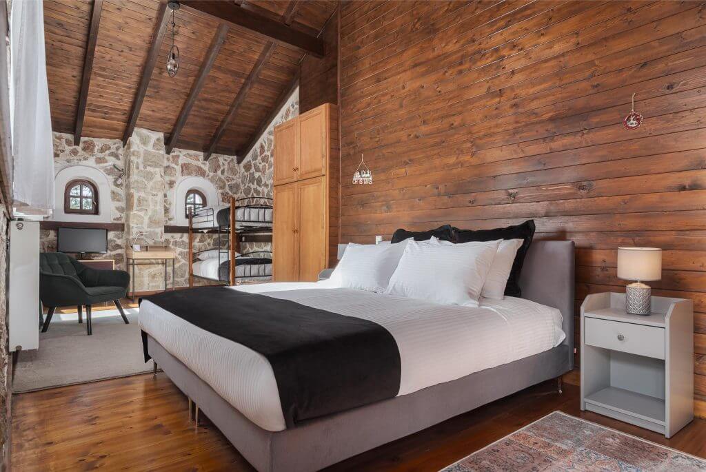 Parnassus Woodstone Chalet
