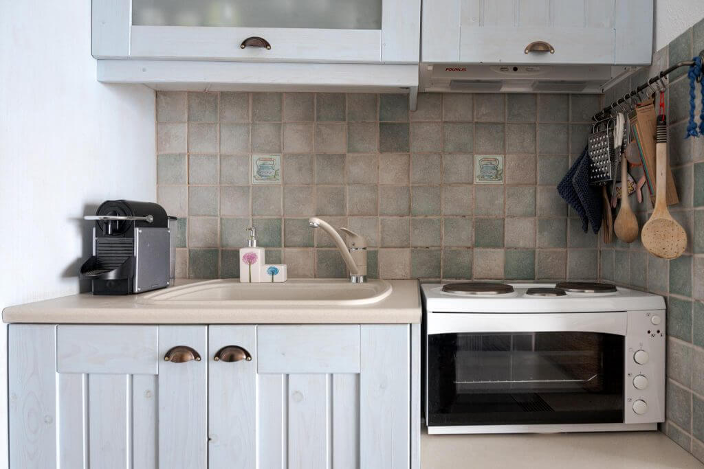 Fully equipped kitchenette with dishwasher and oven in Kea Blue Heaven