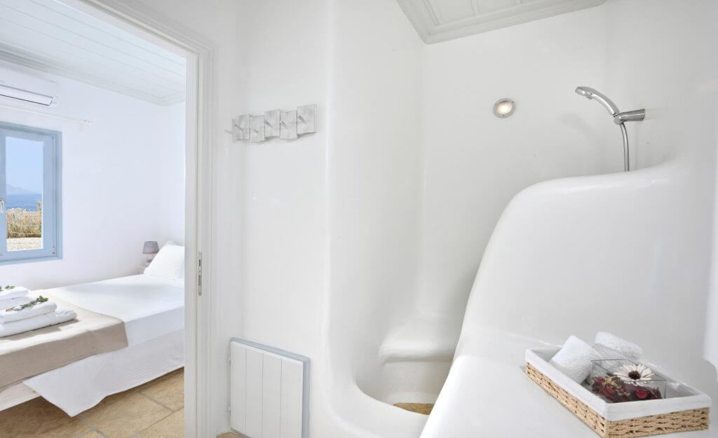 Bedroom & Ensuite Bathroom, Gran Kanalia Villa Mykonos