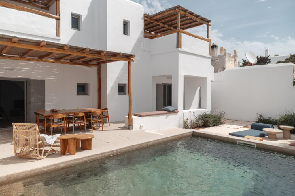Siora of Paros - Ammiralis & Castelis